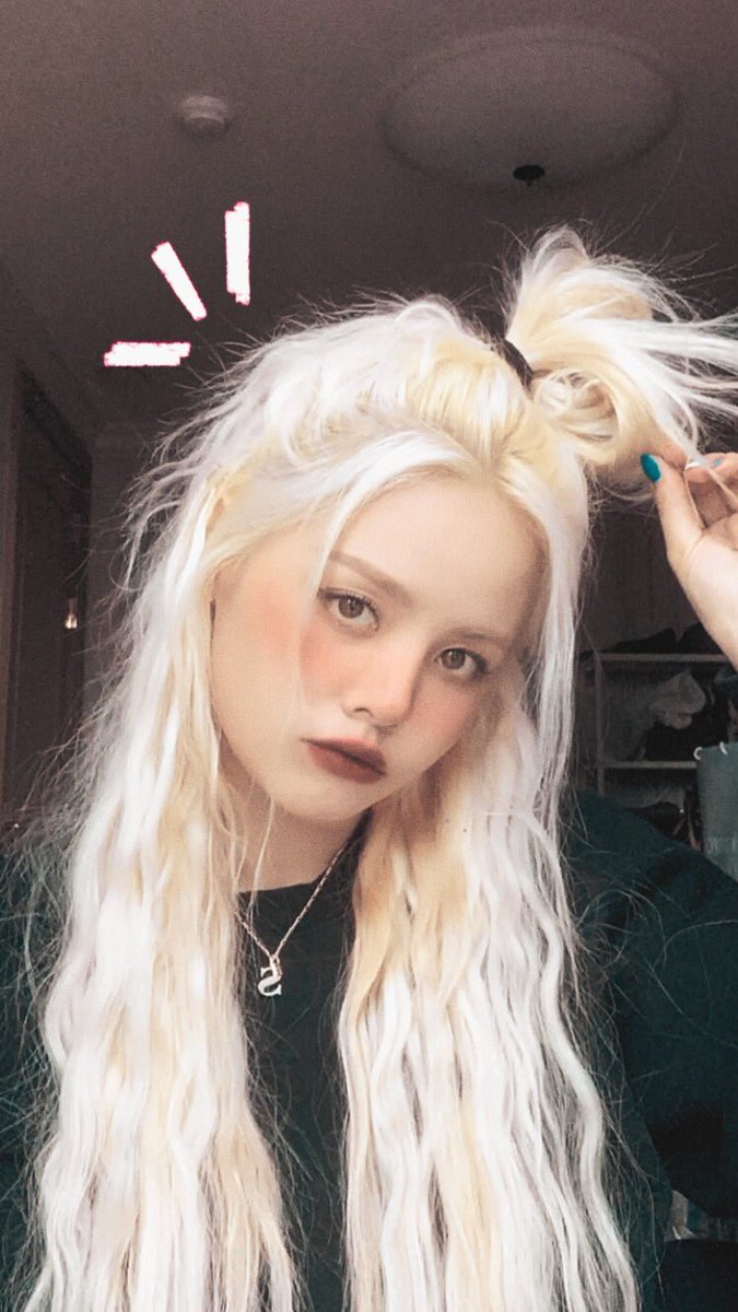 EGIRLSORN's tweet image. She woke up today and choose violence

#손 #씨엘씨