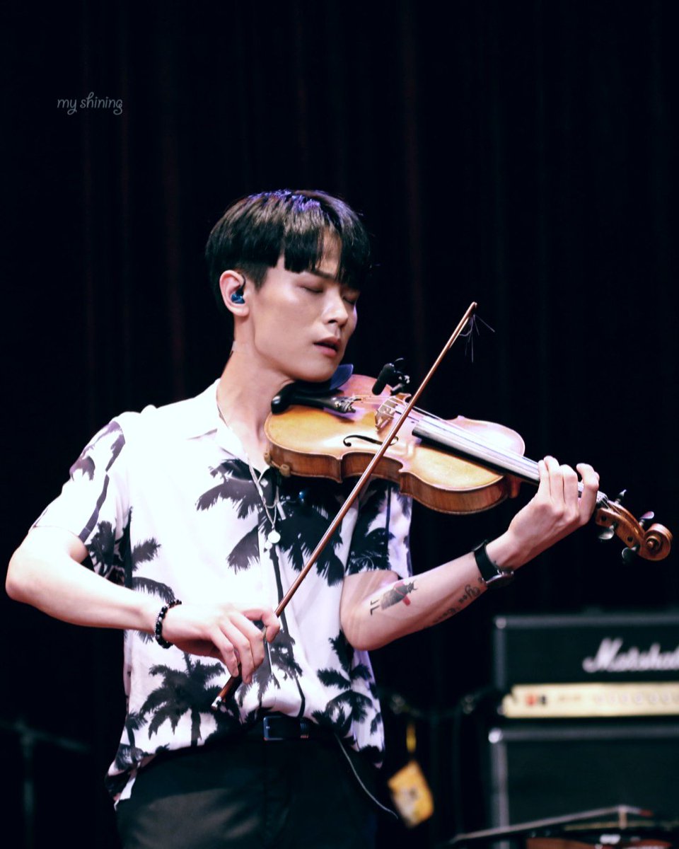 dailyechani's tweet photo. #루시 #가능동밴드 #신예찬 💙

cr. my shining https://t.co/xUCn82XOHk