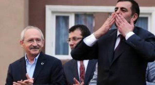 cetincapanCHP's tweet photo. #CHP'li Belediye Başkanlarımızdan bir ricam var..
Ramazan ayı dolayısıyla dağıttığımız sosyal yardımları AKP'nin makarna-kömür fişlemesinden kurtaralım ve fakir-fukaradan kimlik numarası istemeyelim. 
Bu sayede alan el kendini kötü ve numaradan ibaret hissetmesin artık!
#CHPyapar https://t.co/llgZs5Qfr4
