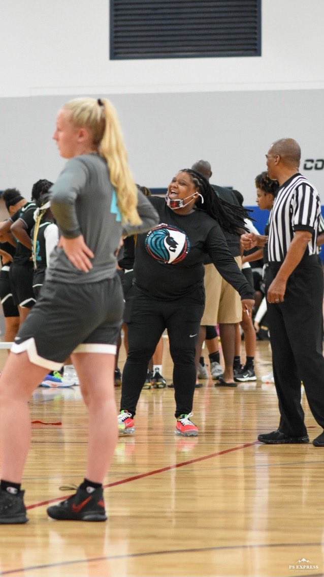 CedricHicks's tweet photo. It’s the coaching for me... Day 2.  Let’s Get it! 

#SouthernJam @ClarkTerrielle @MikaWadley @thomas_nykeria @CoachShaySmith @coach_JCummings @KA_Nightmares @hicks_ansley @LashondaAHicks @MorganGavazzi @ErisLester @DanaCam80550829 https://t.co/pN8W0lz0nX