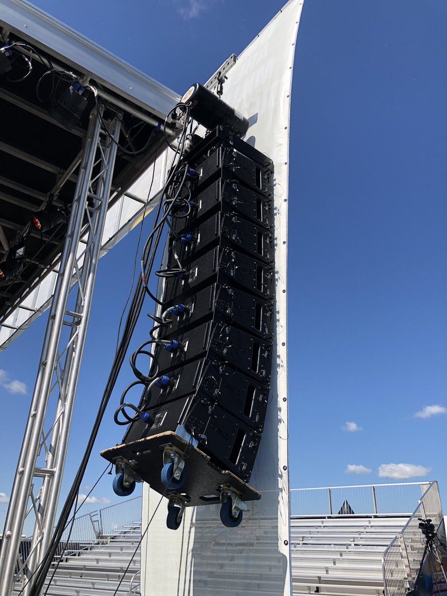 southwest_av's tweet photo. Total system control from amps, control, monitors and speakers today from @QSC ,the #widelines and #Kseries powered speakers make for a great combo for our crew in #Texas today. We are a long-term dealer/user w/ #QSC dating back to the Quilter Sound Co days๐ https://t.co/5YCEh96gWk