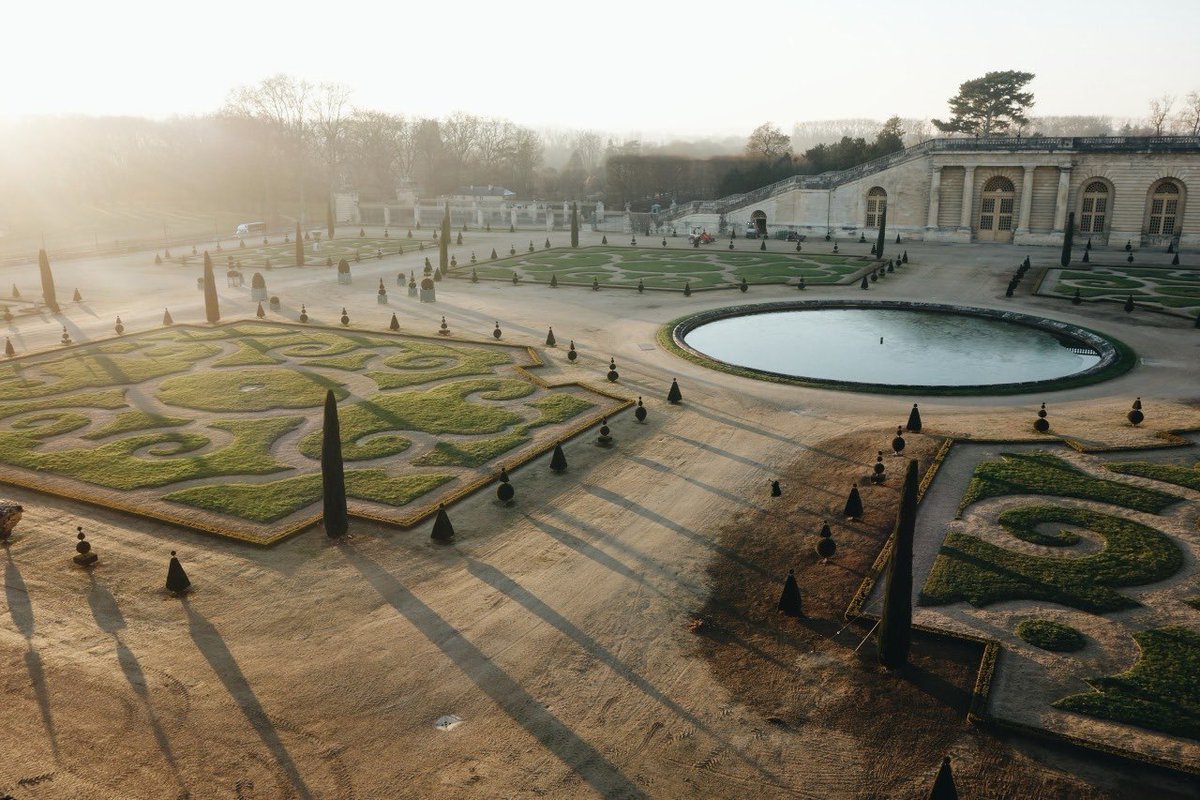let’s take a walk through the gardens of Versailles
