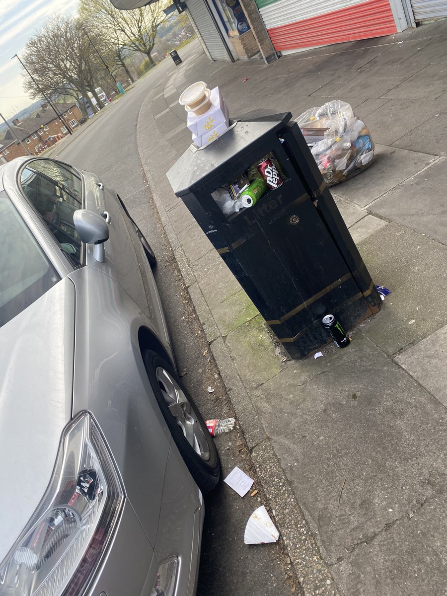 HackenthorpeP's tweet image. Kath, lady in her 60’s litter picks these shops daily at 5.30am. She couldn’t do today so I went. Shame on customers/businesses/councils. Where’s the pride? #litter @KeepBritainTidy @SheffLitterPick @SheffCouncil @SheffieldStar @BBCSheffield