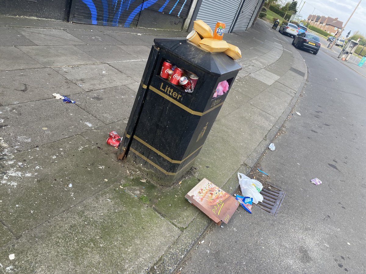 HackenthorpeP's tweet image. Kath, lady in her 60’s litter picks these shops daily at 5.30am. She couldn’t do today so I went. Shame on customers/businesses/councils. Where’s the pride? #litter @KeepBritainTidy @SheffLitterPick @SheffCouncil @SheffieldStar @BBCSheffield