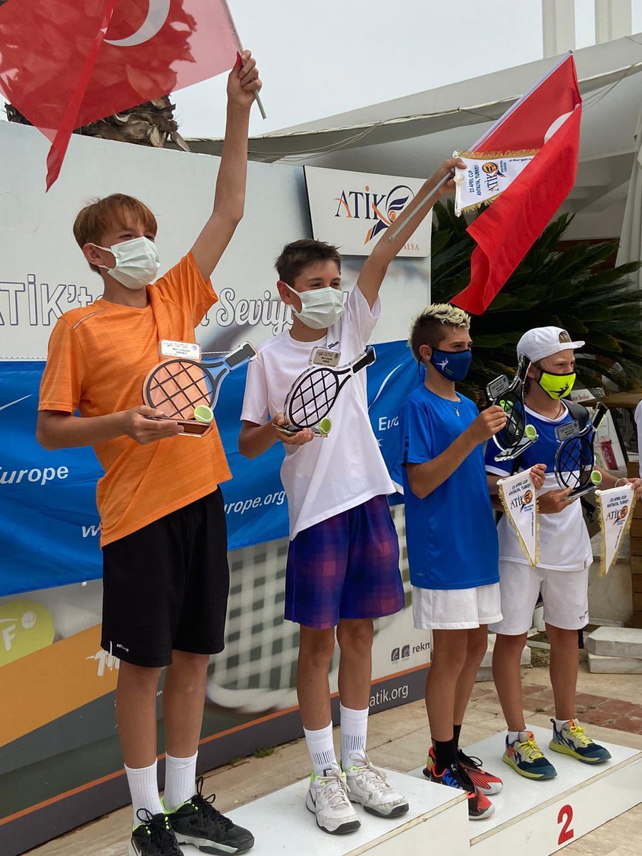 bahcesehir_k12's tweet photo. 🏅Tebrikler!

Tennis Europe kapsamında düzenlenen 23 April Cup’ta Pendik Kampüsü 6. sınıf öğrencilerimiz Mustafa Ege Şık ve Halil Hatipoğlu Çiftlerde Şampiyon olarak 1.’lik kupasının sahibi oldu.🏆
Aynı turnuvada Mustafa Ege Şık Teklerde 2.lik kupasıyla turnuvayı tamamladı. 🇹🇷👏 https://t.co/k1LyuyAgxl
