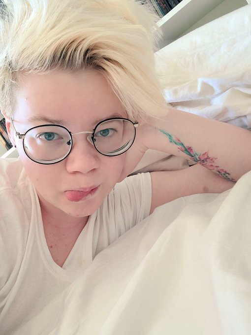 Bed head anyone? 😁 https://t.co/OFjNz8Gj5H<a href="/tag/manyvids"class="tags"><span>#manyvids</span></a>