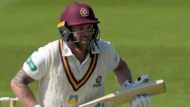 Lancashire finally see off Northamptonshire despite Procter heroics dlvr.it/Rxws1q