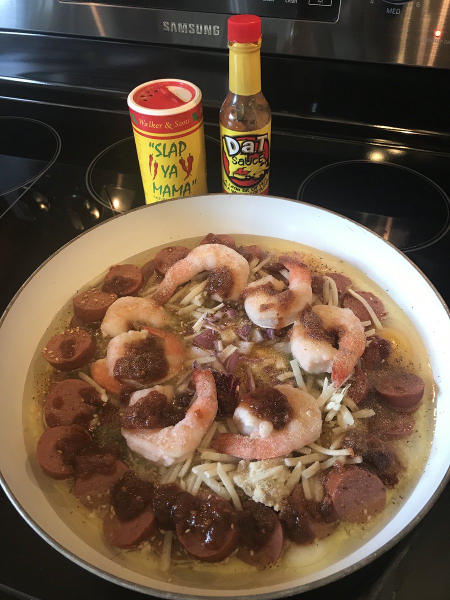 UM86's tweet photo. Decided 2do cajun this afternoon! It’s hot! #eggwhites #andouille smoked #turkey sausage #bermudaonion #shrimp homemade # salsaverde #freshgarlic #gratedparm all organic sauté in olive oil then + #flax & #sesameseed & top with #slapyamama & #datsauce cook pile it on #hashbrowns https://t.co/NVfddM22Ui