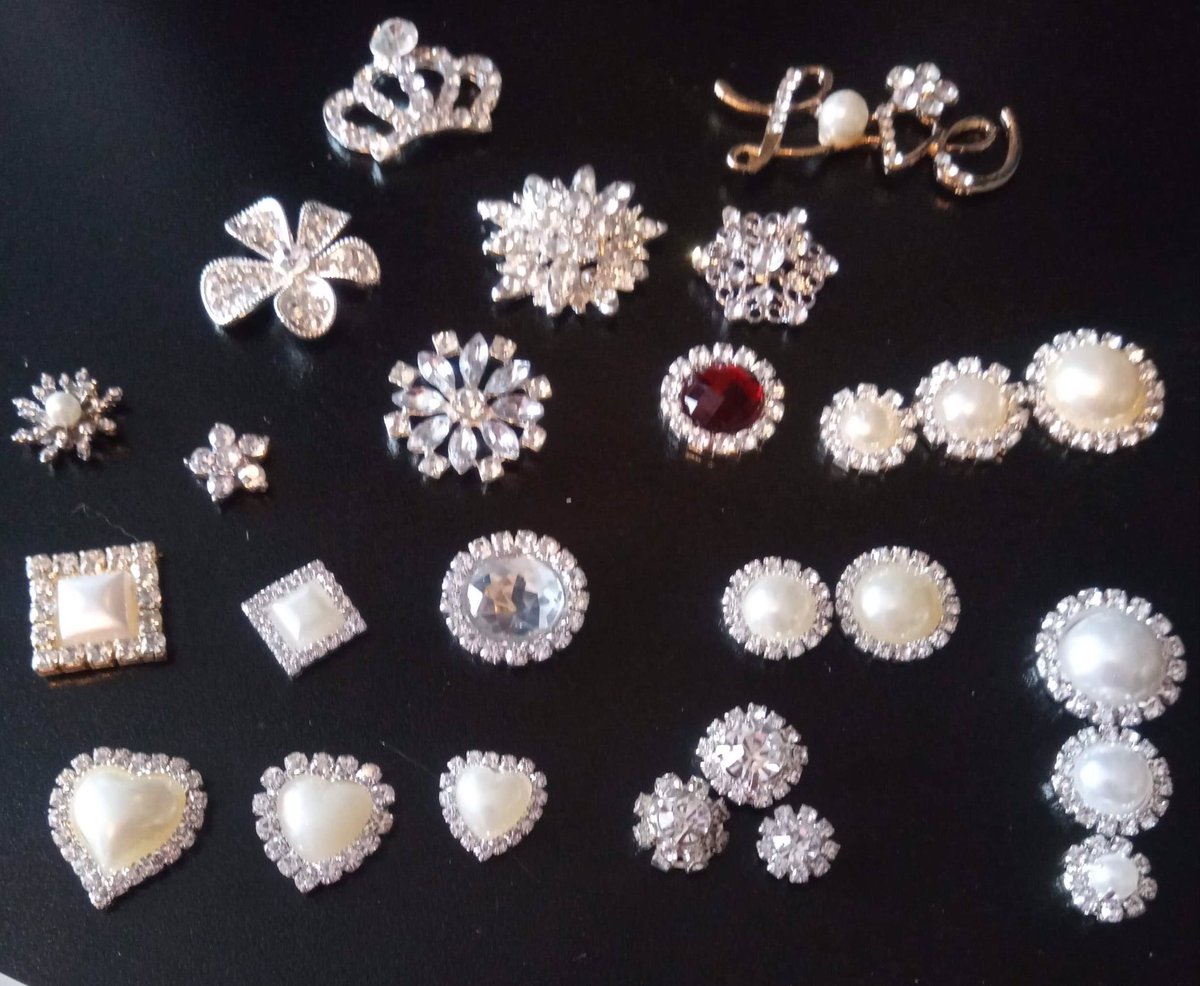 BobbiesCraftBox's tweet image. JOB LOT FOR SALE £1000. Over 7000 wedding card embellishments and ribbon sliders, gold, silver, pearl &amp;amp; diamanté all labelled in four plastic towers. #weddingplanning #invitation #embellishments