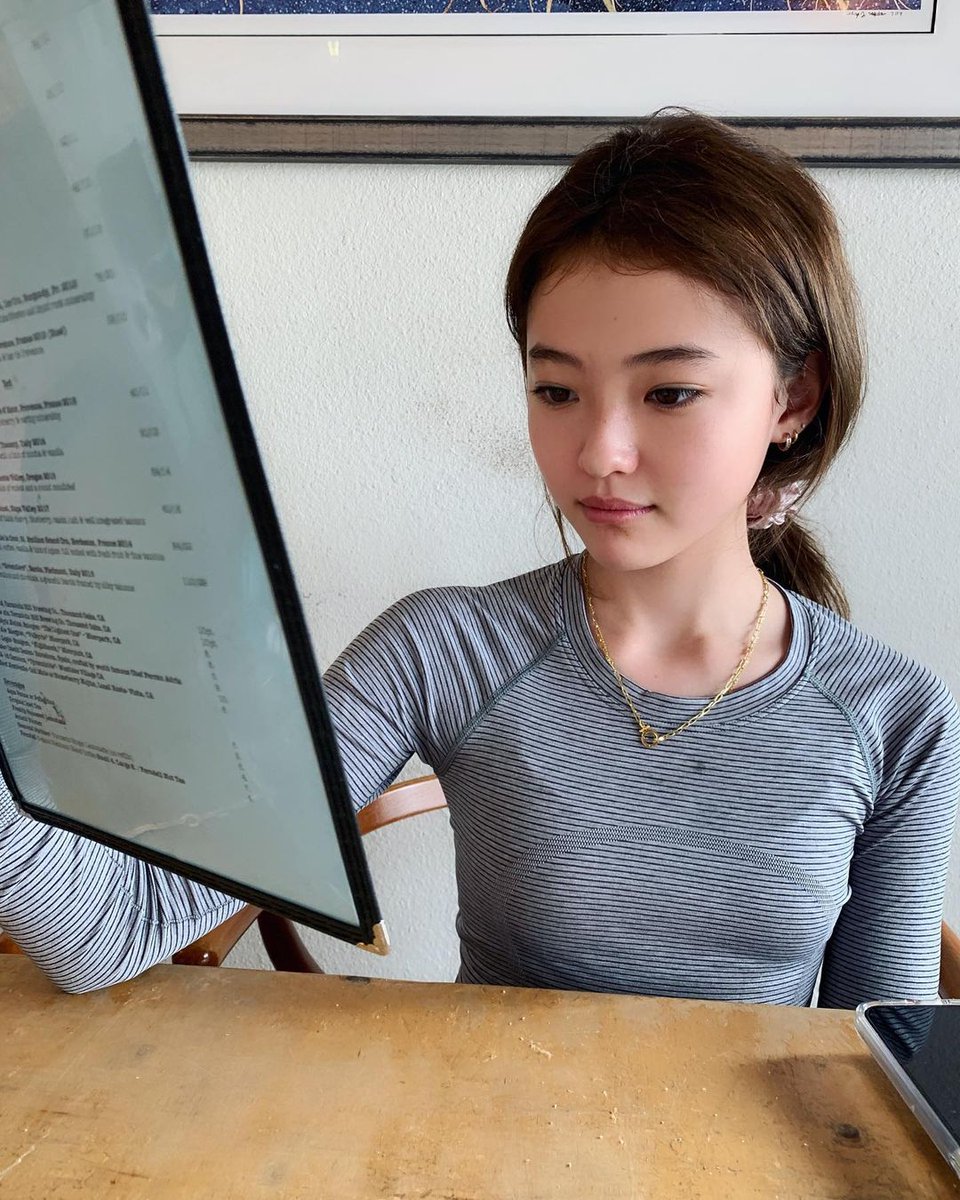 ellagross_py's tweet image. 🦋 — UPDATE 18/04/21

Actualización de Ella Gross en instagram 🧸💕

⇨Traducción:

&quot;La MEJOR cena en @moodyroosterwlv 🥘🍮😋 después 💪🏋🏻‍♀️&quot;

📲 Follow: @ellagross_paraguay 

- - - - - - - - - - -

#ellagross #model #trainee #yg #theblacklabel #ellagross_paraguay