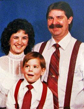 CriminologyPod's tweet photo. Out now on EP155 of Criminology; 'The Dardeen Family Murders' In 1987, the small town of #Ina, #Illinois was rocked by the brutal murders of the #Dardeenfamily. This case was a horrific attack on a MidWest family. The killer remains unidentified

https://t.co/YROs4hLyk2 https://t.co/Fq8myMTCln