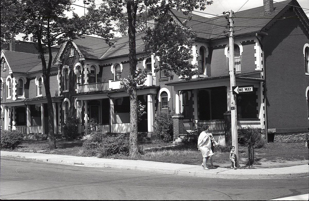  #TPBscan #16Northeast corner of Rose Ave & Winchester St. These houses still stand today. The one-way now runs in the other direction.