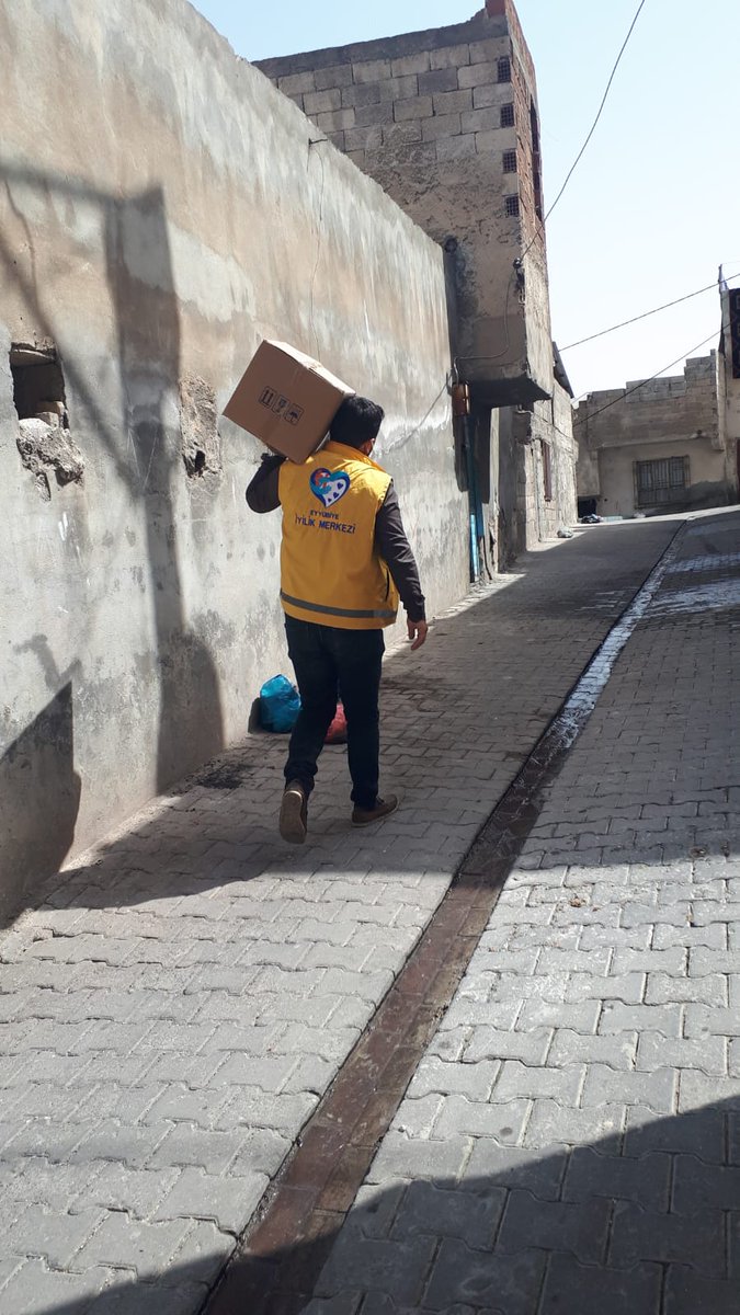 Belediyemiz Sosyal Yardımlaşma ve İyilik Merkezimiz üzerinden yardıma muhtaç vatandaşlarımıza ulaşan fedakar personelimize teşekkür ederim. 

Rızık Allahtandır.