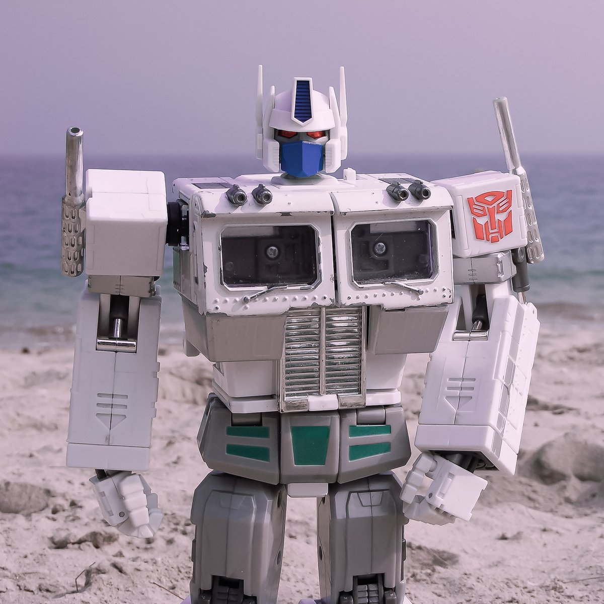 MagnusLabel's tweet photo. 【#JustMyMLSenses】
“Between purple sky
And greyish seaside
Here lies my romantic love story”
--Dominic Chow “Anna” (OA: Randy Crawford - Almaz)
#MagnusLabel #Transformers #トランスフォーマー #UltraMagnus #UltraMagnusConvoy #ウルトラマグナス #Hypebot
#CybertronRecords #CRUM0015 https://t.co/MWDv94q6Ep