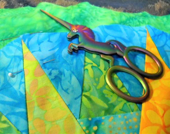 Curlicue Creations: Unicorn Scissors Review curlicuecreations.blogspot.com/2021/04/unicor… #darngoodyarn #maskmaking #quilting #scissors #sewing #unicorn #unicornscissors
