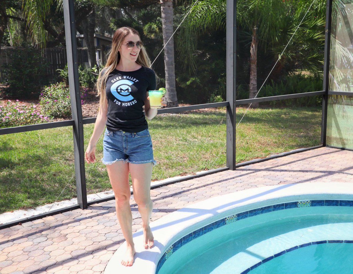 girlgone_crypto's tweet photo. Happy Moneroversary, friends! $XMR stayed above $300 my entire vacationβ¦.coincidence? I think not π
#CakePartner π§ https://t.co/AK0uK06D17