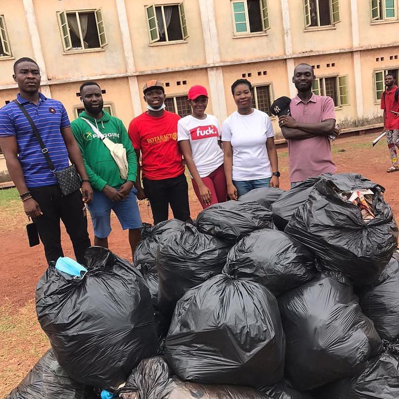 EarthDayAfrica's tweet photo. #EarthDayAfrica Spotlight: In preparation for Earth Day 2021, @Greenaxisng  #GlobalCleanUpPartner of @EarthDay teamed up with @ploggingnigeria for a #CampusCleanUp exercise. 💚💚

#RestoreOurEarth https://t.co/HD1XextinX