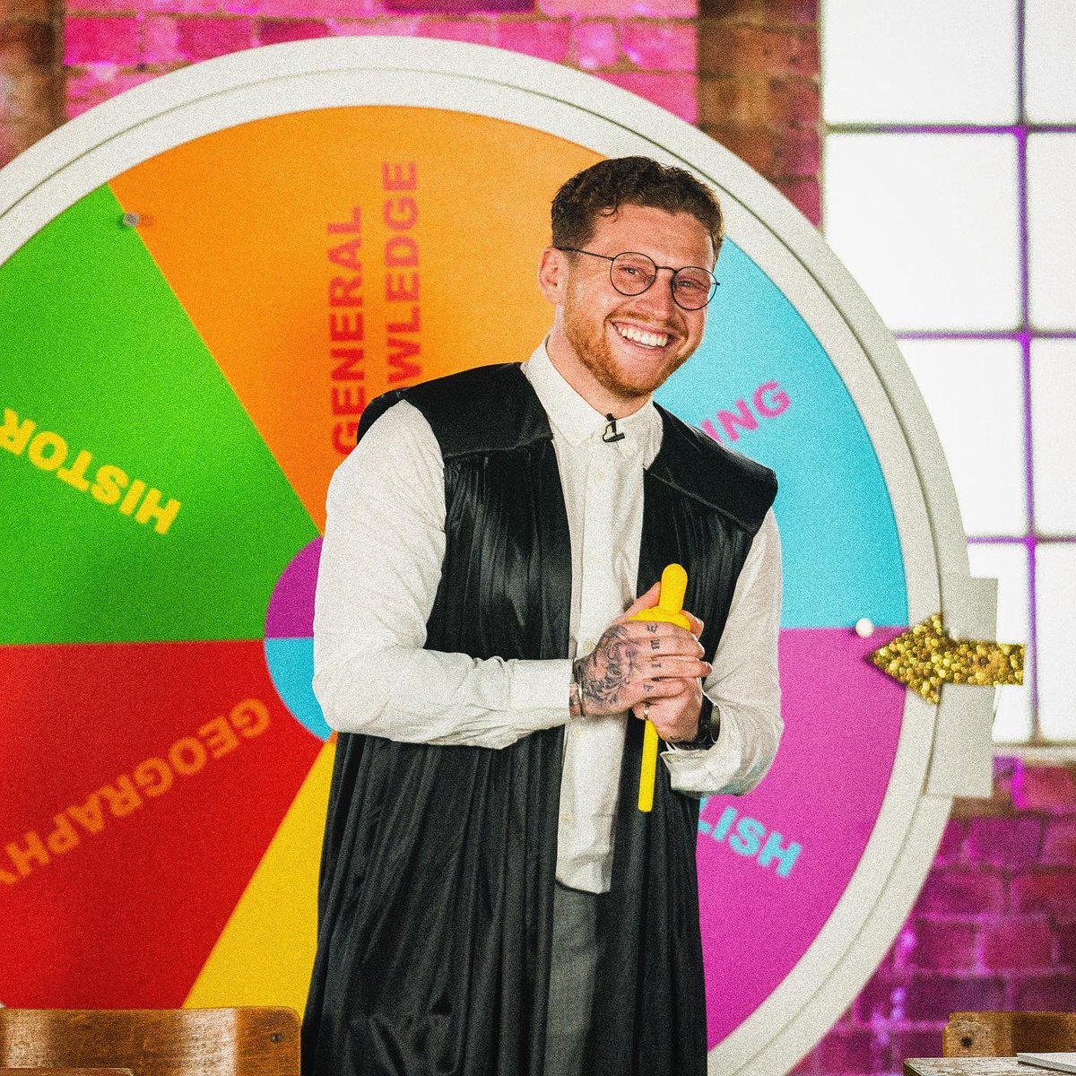 Behzinga's tweet image. your favourite teacher 👨🏽‍🏫 instagram.com/p/CN0Qy0nH_6l/