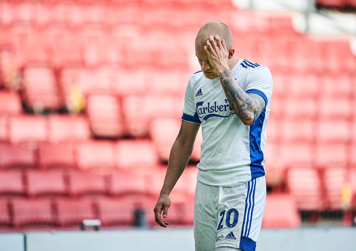 Jeg tager det på min kappe - Jeg gled, stak armen ud i ren refleks, for at stoppe ham, og det havde selvfølgelig en konsekvens. Så stolt af drengene, og de havde fortjent bedre. En spade er en spade! Sorry!! Jeg er Fan nummer 1 de næste tre kampe <a href="/FCKobenhavn/">F.C. København</a>