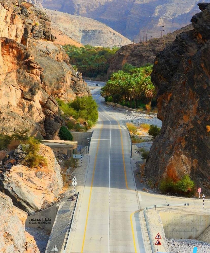 قرية " ستال " هي إحدى قرى وادي بني خروص بولاية العوابي،  وهي البوابة لوادي بني خروص، وتتميز بموقعها الجميل وطقسها الرائع، فهي خاصرة الجبل الأخضر ، وهي قرية الإمام الذي ترجى فضائله، ومنها خرج العديد من الأئمة الكرام والعلماء النجباء ...
الصورة للمبدع/ خليل الحرملي