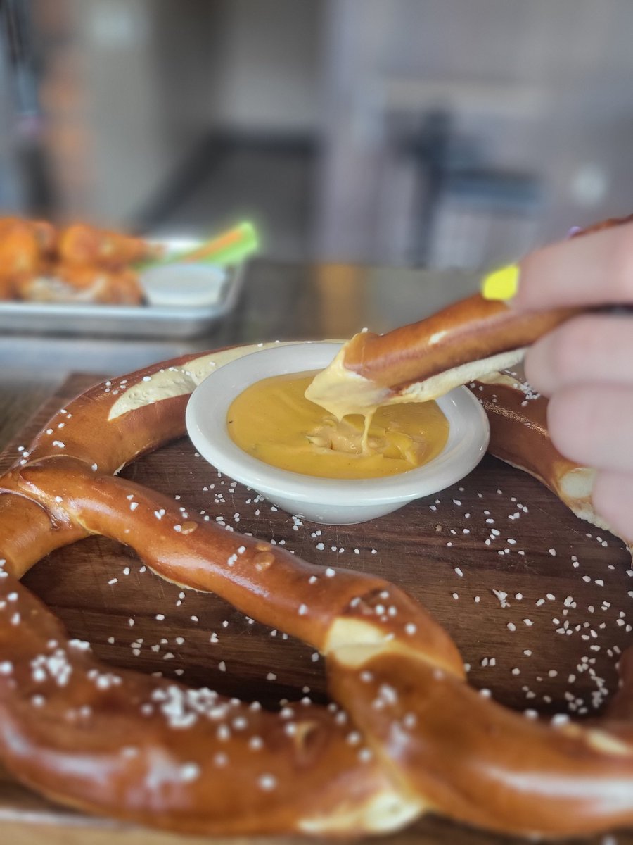 *Insert drool face here* #giantpretzels #housemadedip