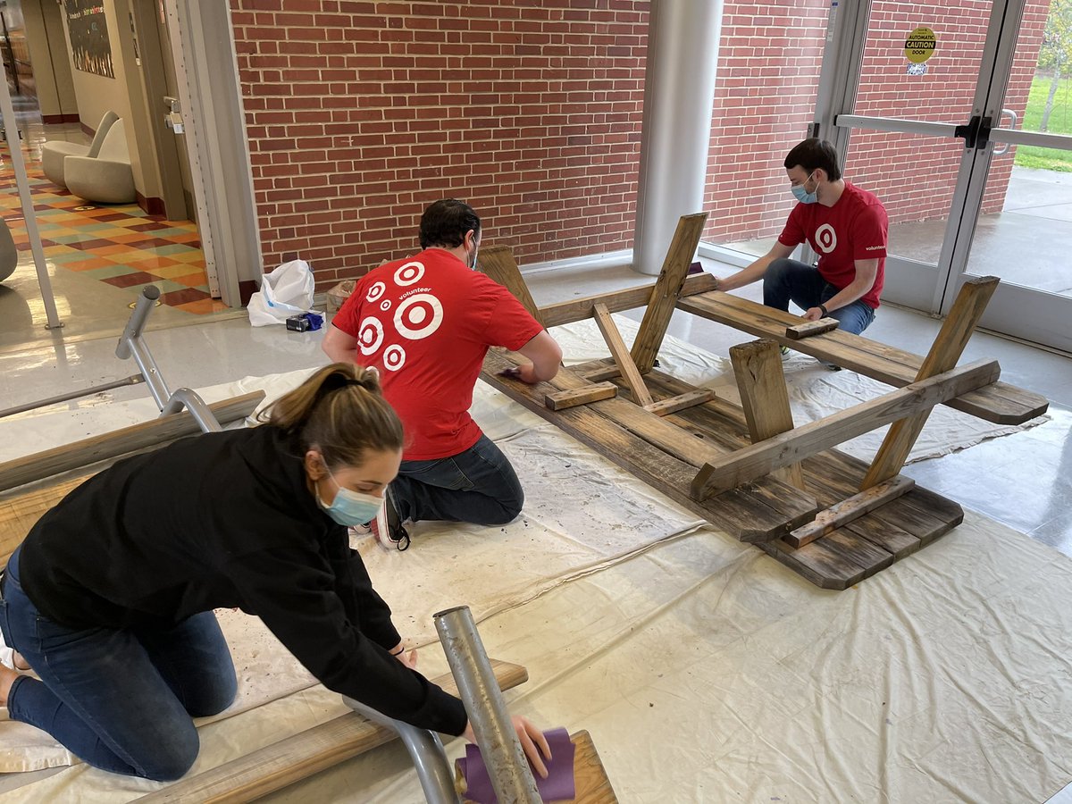 #NationalVolunteerWeek w Big Brother Big Sister @ Brittany Woods MS. Combating social justice through: teaching sustainable &amp; equitable food practices &amp; getting kids involved in gardening to fight school to prison pipeline <a href="/PreisterShawn/">Shawn</a> <a href="/Kfrick1/">Kory</a> <a href="/RicaDevas/">Erica DeVasier</a> <a href="/jackson1_jason/">Jay</a>