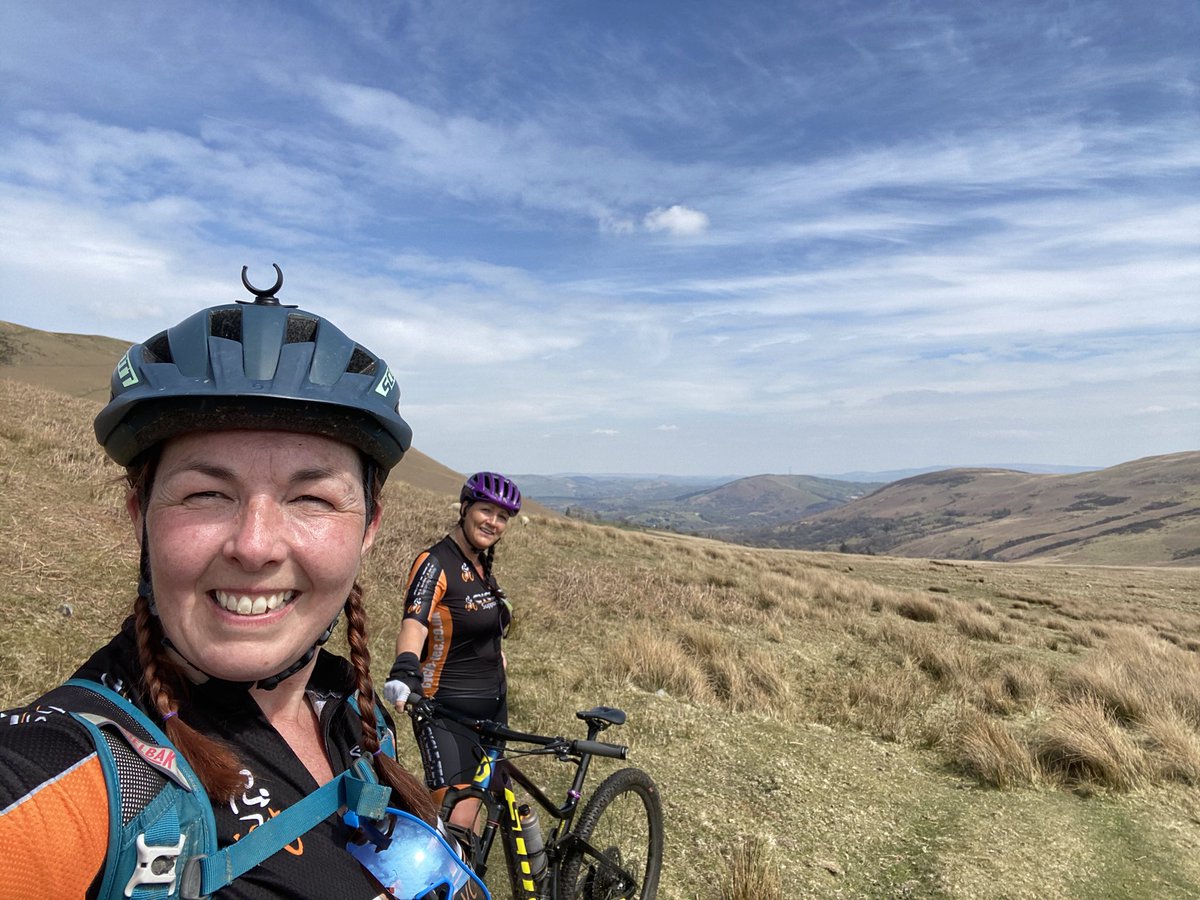 katevic36's tweet photo. 35 miles roaming new trails and hills of Mid Wales 🚵🏽‍♀️🌞 https://t.co/CfQ3W37LHG