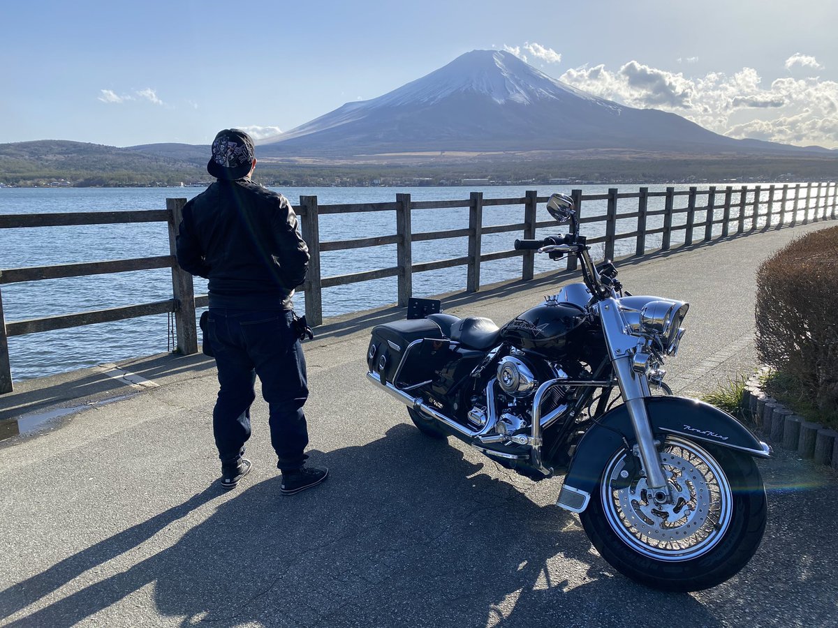 z51_corvette's tweet photo. やっと写真撮れたので書かせて頂きます！

名前：てつけ
性別：男
年齢：30
住み：横浜市
身長：170
足つき：踏ん張れるくらい
愛車：FLHRCロードキングクラシック
一言:頻繁に絡んでくれる人はツーリング誘います！
 #バイク乗りとして軽く自己紹介
#バイク乗りと繋がりたい 
#ハーレーダビッドソン https://t.co/1xmo0AYUAH