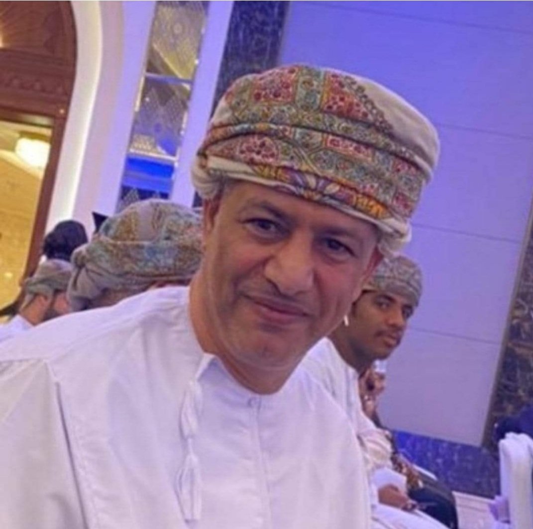 saied_alhatme's tweet photo. أيها الصديق العذب.أعرف الآن أنك تقاوم شراسةالوباء برهافةقلبك التي لا شبيه لها . روحك النقيةتتكىء على حفيف الدعوات التي يرسلها أحبابك إلى السماء.تتدثر هناك ببياض الأرديةوأنابيب المحاليل المغذيةو أنا يسحقني القلق هناوأرجو الله أن يرأف بك.
كن قوياأرجوك ،وعد بخير  
@rashidalhatmy https://t.co/Vm8bbGPND7