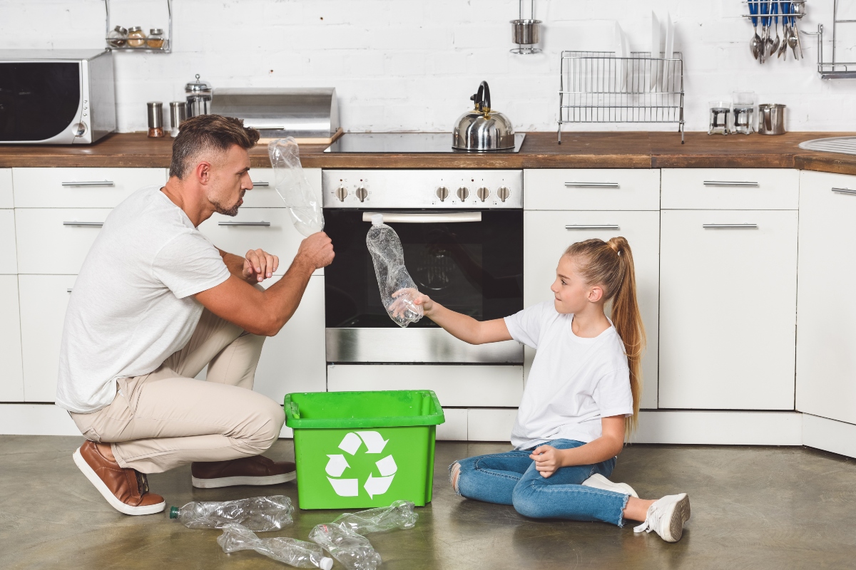 PLBfun's tweet photo. 🌎 FREE Earth day printable e-booklet on our site now - plus a blog post full of fun and kid-friendly ideas on how to celebrate Earth Day! Looking for some new room decor? Check out our new Glow in the Dark stars, fairies and unicorns! - https://t.co/0svxsySVSr https://t.co/3D9u7CNHAE