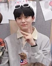 รูปน้องอาซาฮิในไอจีเทรเชอร์ สองปีก่อนคอนเท้นอยู่ในไอจี ปีต่อมามีทวิตเตอร์ พอมาปีนี้มีวีเวิส วายจีมันเปลี่ยนแพล็ตฟอร์มทุกปีเลยอะ