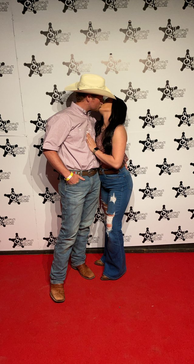 I’ve loved you for 365 days and I can’t wait to love you for many more❤️