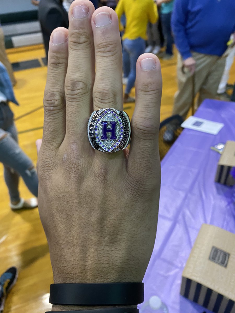 DurekNeblett's tweet photo. ππ₯π#statechamps #QB1 #class5A #staterings #BGPurples https://t.co/rcTPnWxHq3