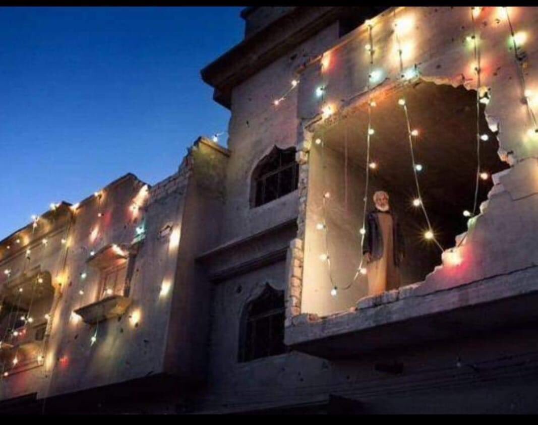 ولربما تأتي المسرة بغتة
وتراك تنسى كل أيام الألم

ثق بالذي أعطاك قلباً طيباً
ستطيب دنياك وتزدحم النعم 💙