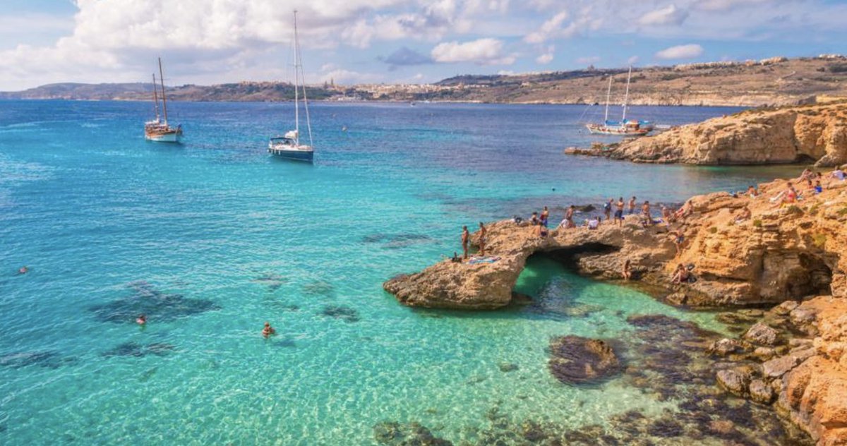 Forbes's tweet image. This European island wants to pay you to visit: trib.al/NbIYvTh
