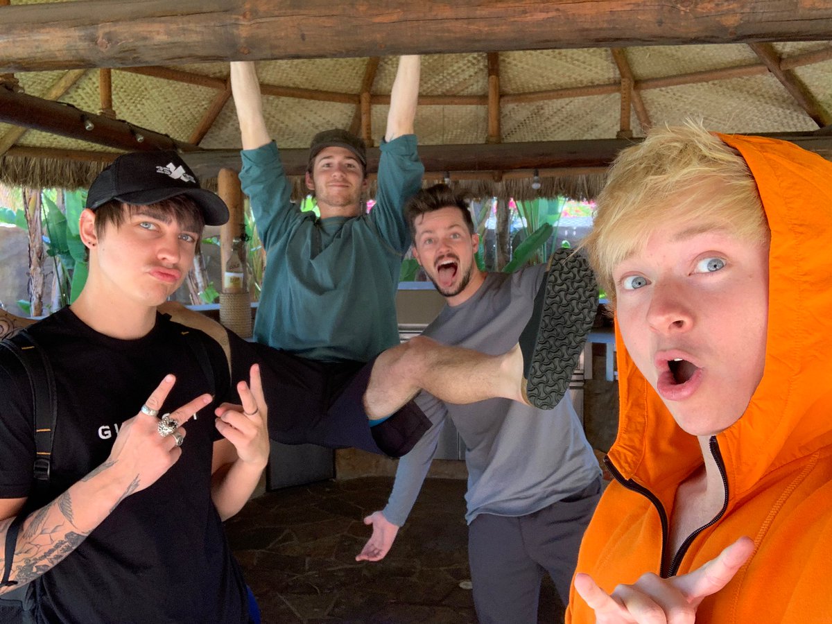 SamandColby's tweet photo. look who’s back in town for #25x25 

prepping unbelievable videos for this week and definitely gunna up the bar again (as always)

couldn’t finish this weeks video with all the planning but the wait will be worth it https://t.co/dKducPnoww