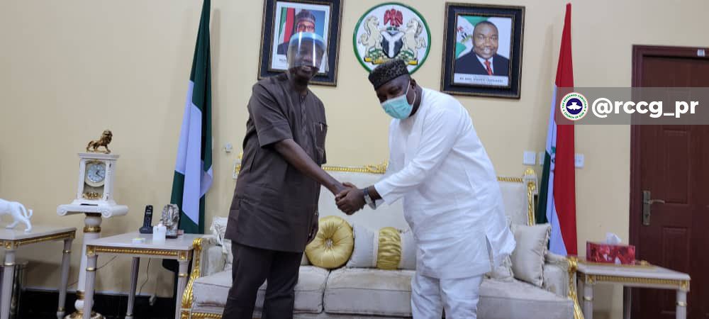 juniorbloggerb's tweet photo. Governor Ifeanyi Of Enugu Welcomes Pastor Adeboye [PHOTOS]
#callydgists https://t.co/mL8UrG9ZII https://t.co/AXYGYepwtT
