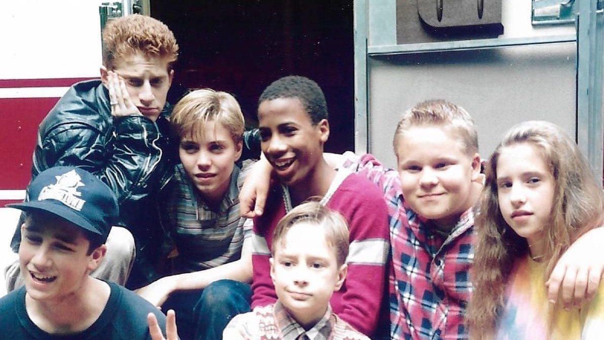 bestofit1990's tweet photo. what a bunch of losers. https://t.co/JFk0rv8zoH