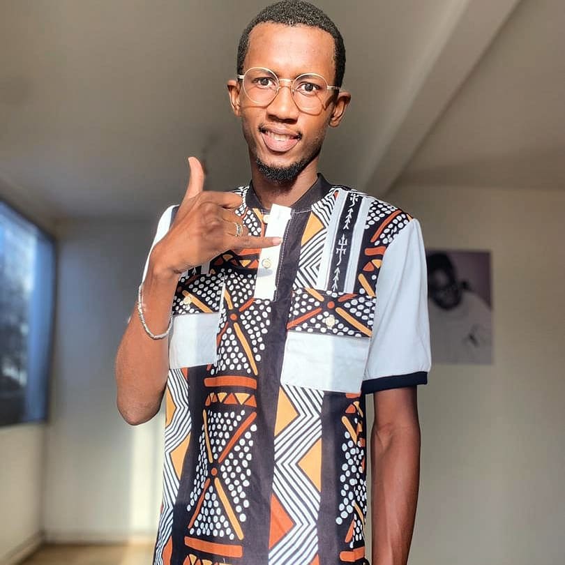 camstyle_221's tweet photo. Avec le Polo wakanda 
Soyez africain, classe et different 
Le Made in SN à de la valeur 🇸🇳
Rt et Fav si vous trouvez ce lacoste beau 😍 https://t.co/6YJUwnDqED