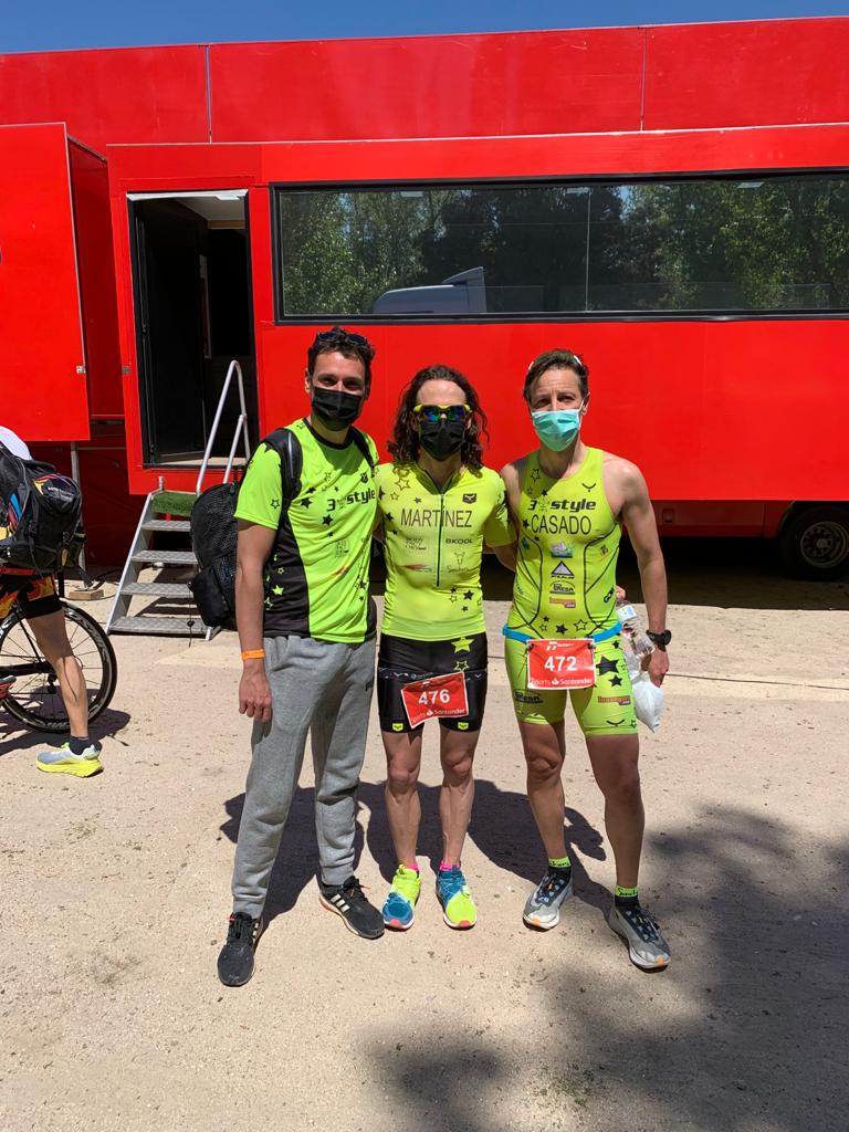3styletriatlon's tweet photo. Fin de semana de duatlón ESPECTACULAR.

Ahí va nuestro particular podio:
🥇 Bautismo por todo lo alto de Luis y Ernesto.
🥈 Regreso de Javi y Luis después del dichoso 2020 en blanco.
🥉 Reencuentro con Kurty, Luis y Nano,  ex-3Style a los que se echa muuuucho de menos.

⬇️(sigue) https://t.co/33hvEot2s6