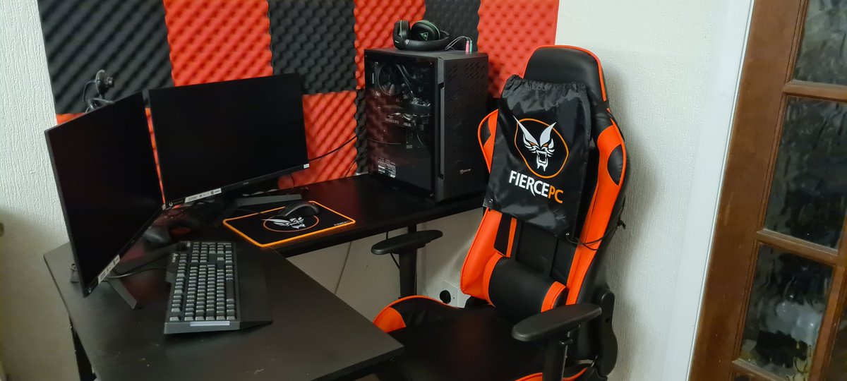 GizmoGamingTV's tweet image. So it took me 3yrs to get a PC after all the maybe's.
Well after a week of having mine, don't know why I didn't sooner. 
The Guys @FiercePC know how to put together a gaming rig.

It is easy and simple to use their website to build your PC with its UI.

#MyFirstPC 
#MyFiercePC