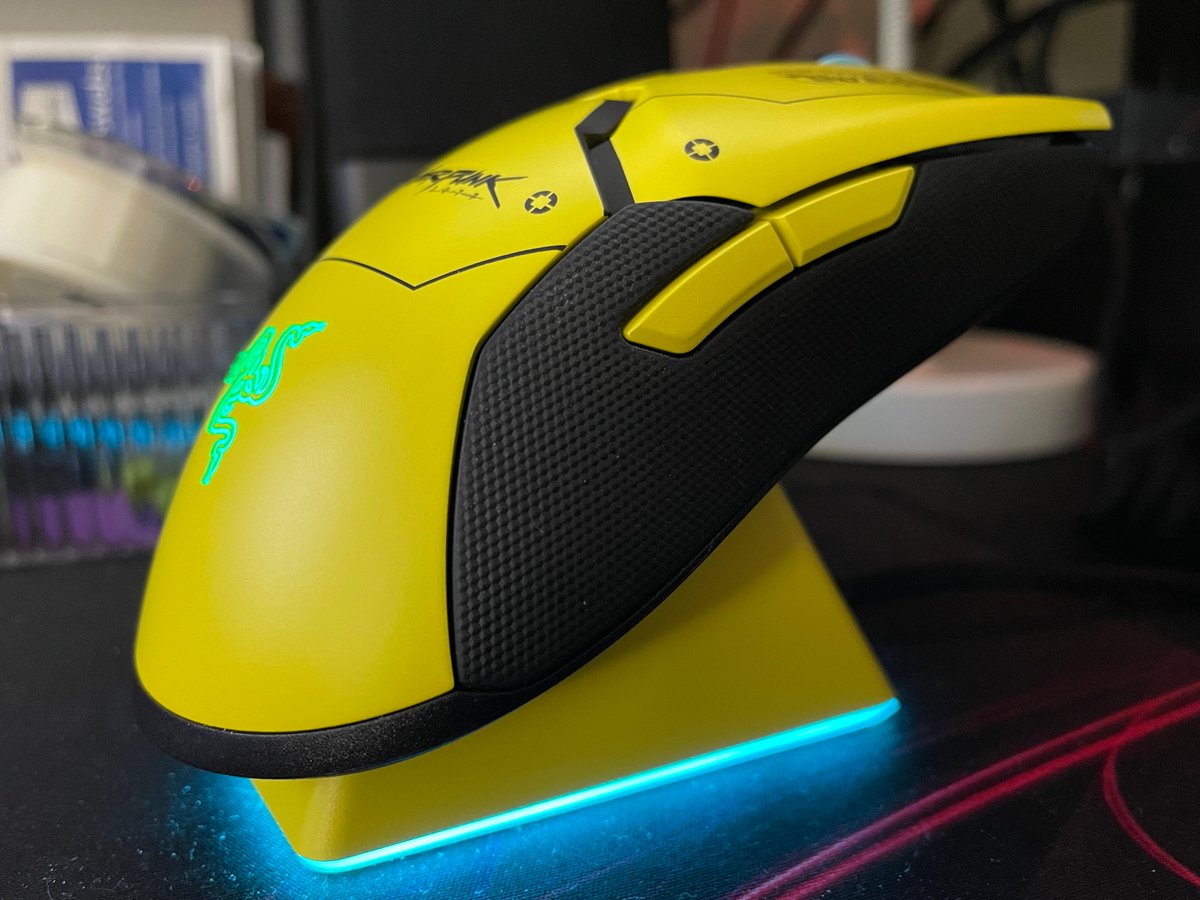 LilRiceMuncher's tweet photo. Took a while but I've finally made it to the wireless darkside! @Razer's flagship Viper Ultimate (Limited Cyberpunk 2077 Edition) now available on Amazon (was Razer Store exclusive)! My Amazon affiliate link: https://t.co/OKL8RwZowe
#Ad #Razer #RazerViperUltimate #Cyberpunk2077 https://t.co/F0p1pdqw1f