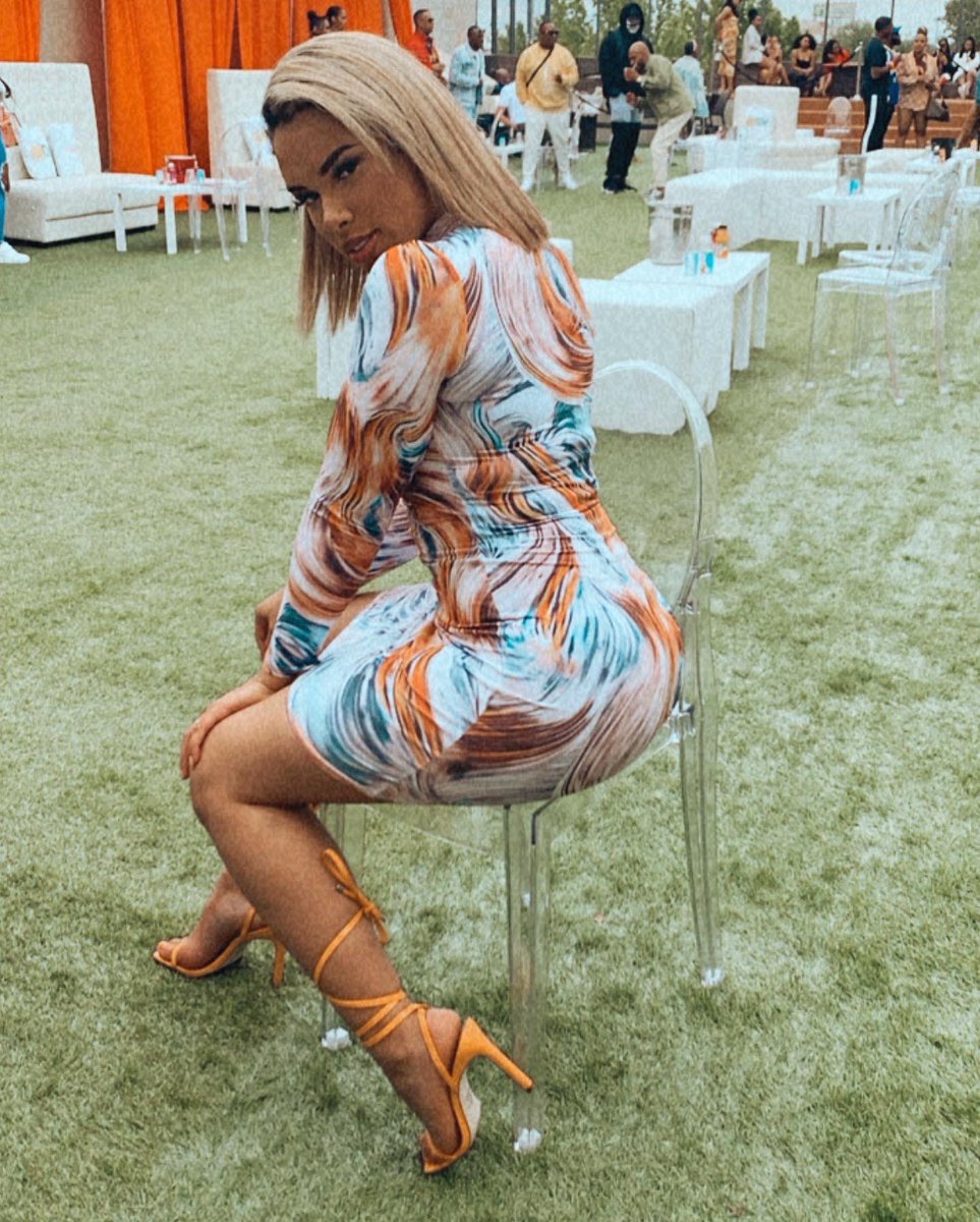 janaesimoneb's tweet photo. was gone but I’m back now 🧡
#DayTox x @ChloeMonetW___ https://t.co/YznlOTaHpy