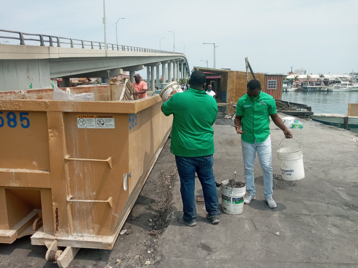 Higgsforsb's tweet photo. Teamwork makes the Dreamwork. Doing our part to assist the clean up process.  #HiggsForSouthBeach #VoteDNA2022 #ChangeThatMakesSENSE #KomolafeForPrimeMinister https://t.co/992O1px5e6