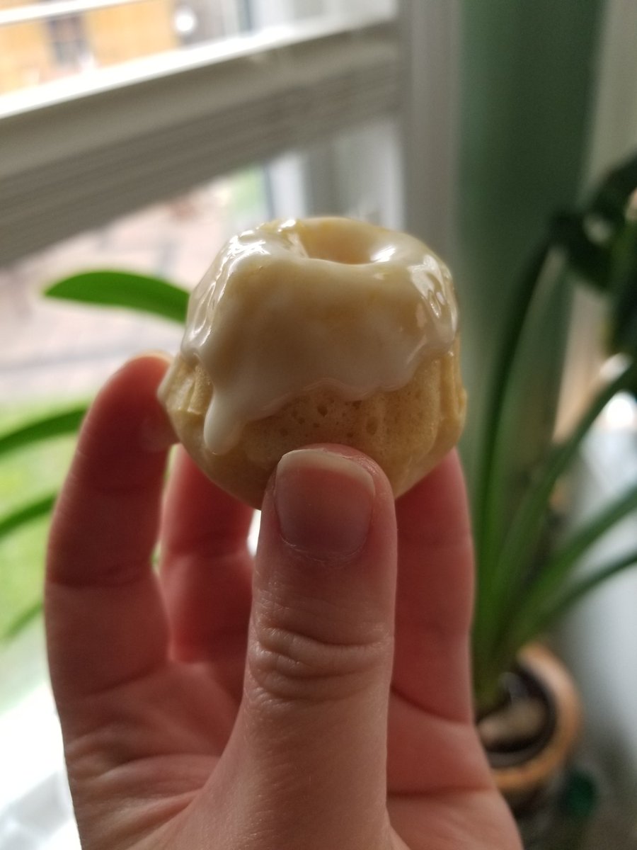 WalkWithinStars's tweet image. Hey @TESOnline, @OfBrightMoons and I made you mini sweetrolls. #ESOFam