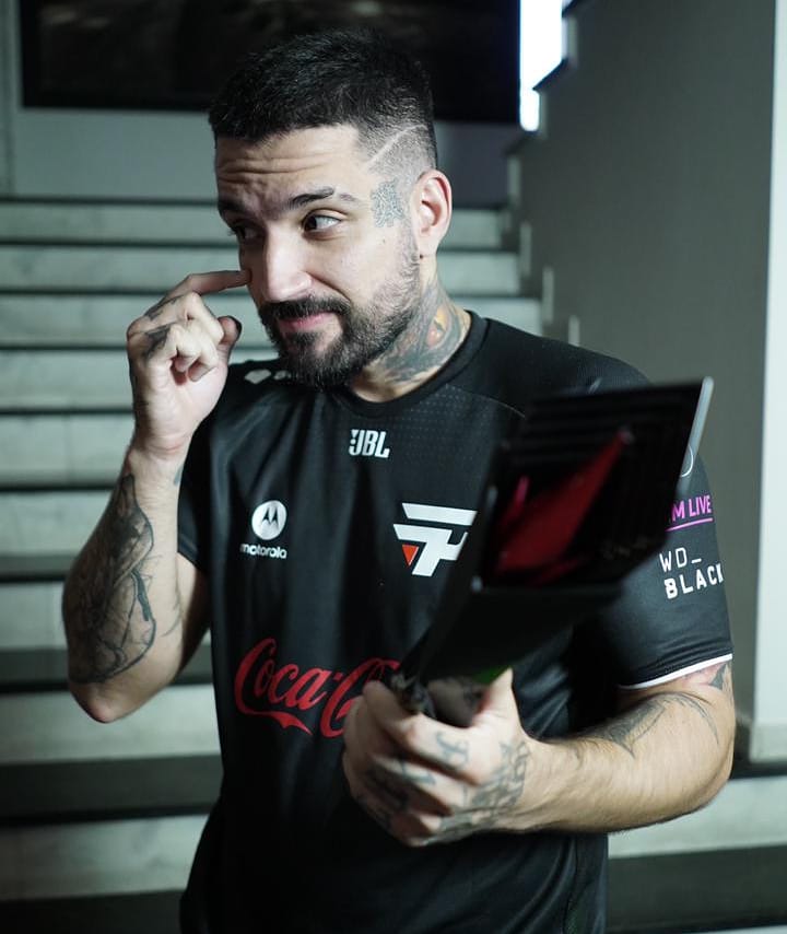 brttOficial's tweet photo. Eu ouvi mais um risquinho? Kk

É de vocês torcida, falei que ia trazer o título.

#GOpaiN https://t.co/OWqw7R3BZw