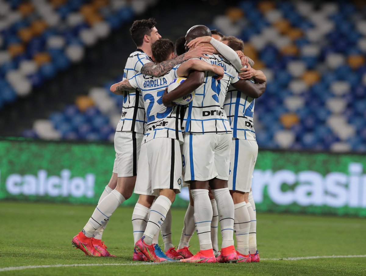 InterClub1908's tweet image. ⚫🔵🐍 @SerieA titolo di #NapoliInter 1-1 l'@Inter pareggia con il gol di #Eriksen sempre #FORZAINTER #Amala #SempreForzaInter #IMInter #FCIM #SerieA #NotForEveryone #Inter #InterFans #interclub1908 Seguite il profilo di riserva @InterClub1908_ 🖤💙