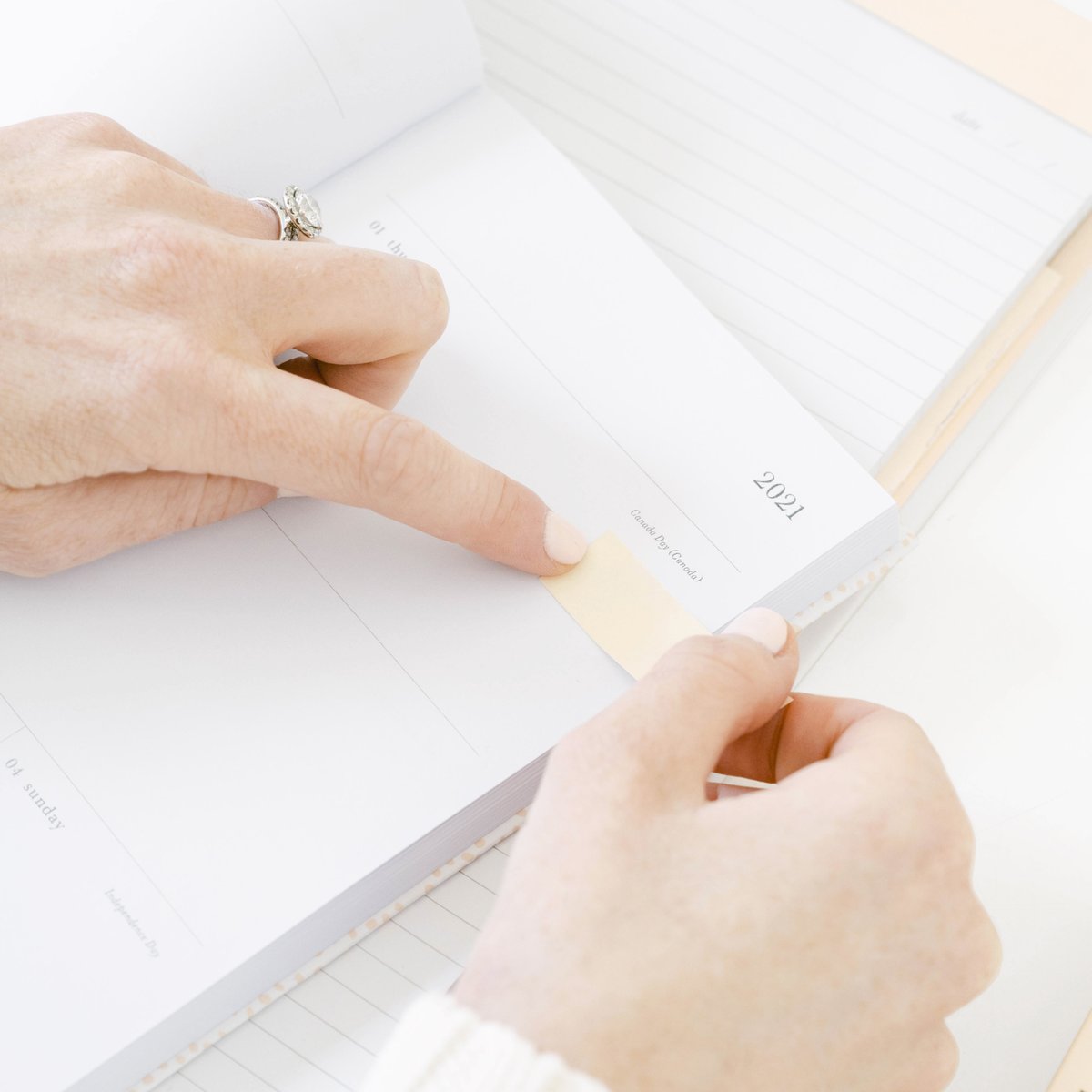 sugarpaperla's tweet image. The cutest little page flags just arrived at your local! ⚡🎯

bit.ly/39DiSNa

#sugarpaper
#sugarpaperessentials
@target