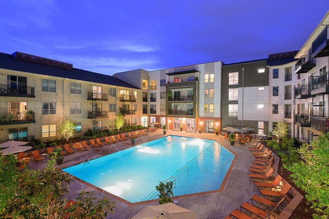 SouthRidgeSC's tweet photo. It’s officially #poolseason☀️🙌 Our beautiful #resortstylepool is open 7 days a week from 9am to 10pm. 🏊‍♀️🏊‍♂️

#southridgesc #pool #apartmentliving #greenvillesc #yeahthatgreenville https://t.co/Y0W0ZQjPA6