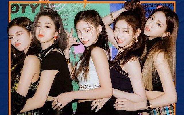 Wannabe itzy обложка. Группа itzy участницы фото с именами по русскому. Группа itzy 2021. Итзи корейская группа. Группа itzy участницы.